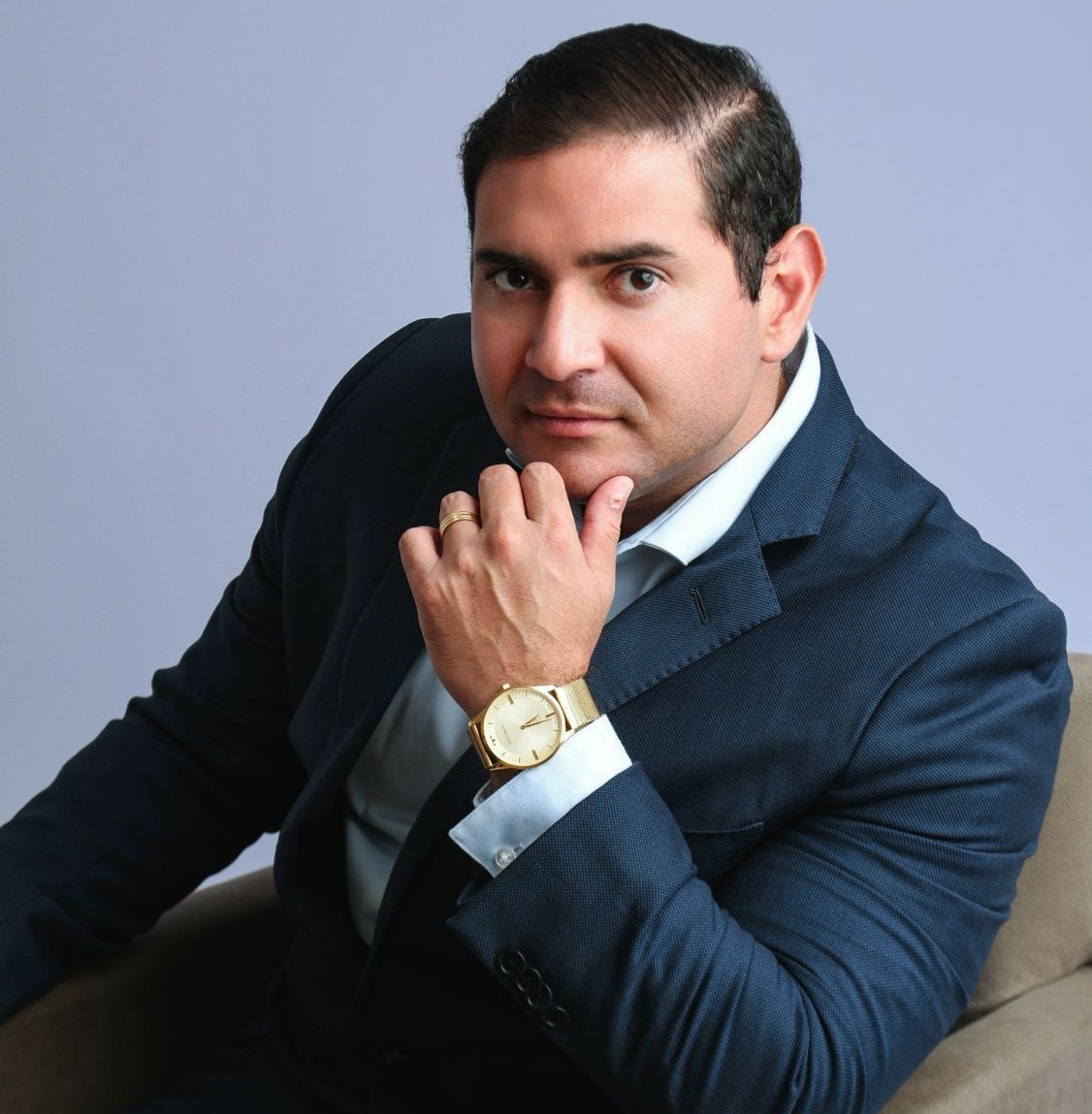 Liderança sem palco: conceito de “líder invisível” ganha espaço nas organizações brasileiras