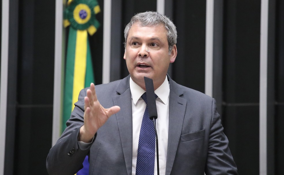 Lindbergh pede ao STF prisão preventiva de Eduardo Bolsonaro por falas sobre TSE | Política