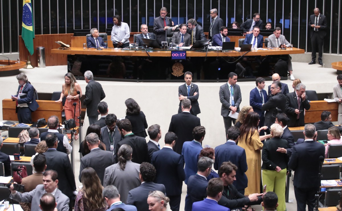 Por 464 a 16 votos, Câmara aprova em primeiro turno repasse mínimo de receita para assistência social | Política