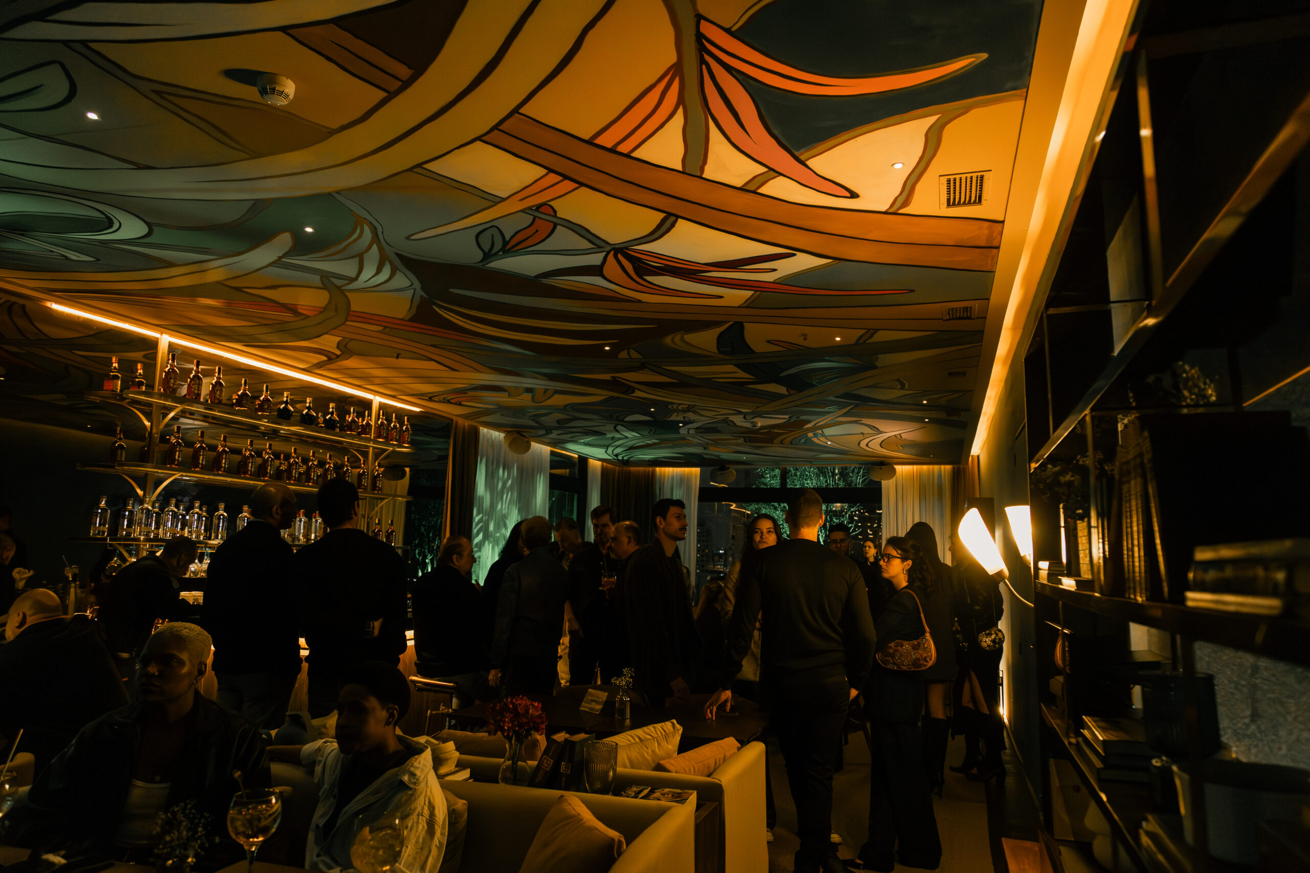 Entre luzes da cidade e boa música, noite de quarta ganha novo destaque no 300 Sky Bar com DJ Dorsa