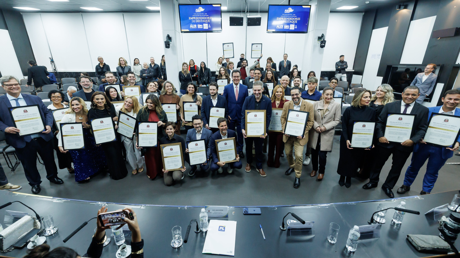 ALESP homenageia empresários e lideranças em noite de reconhecimento ao empreendedorismo paulista