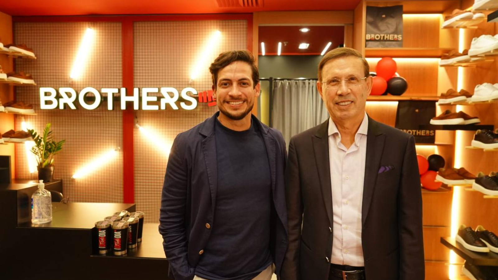 Carlos Wizard entra como sócio da BROTHERS e marca anuncia expansão para 100 franquias no Brasil