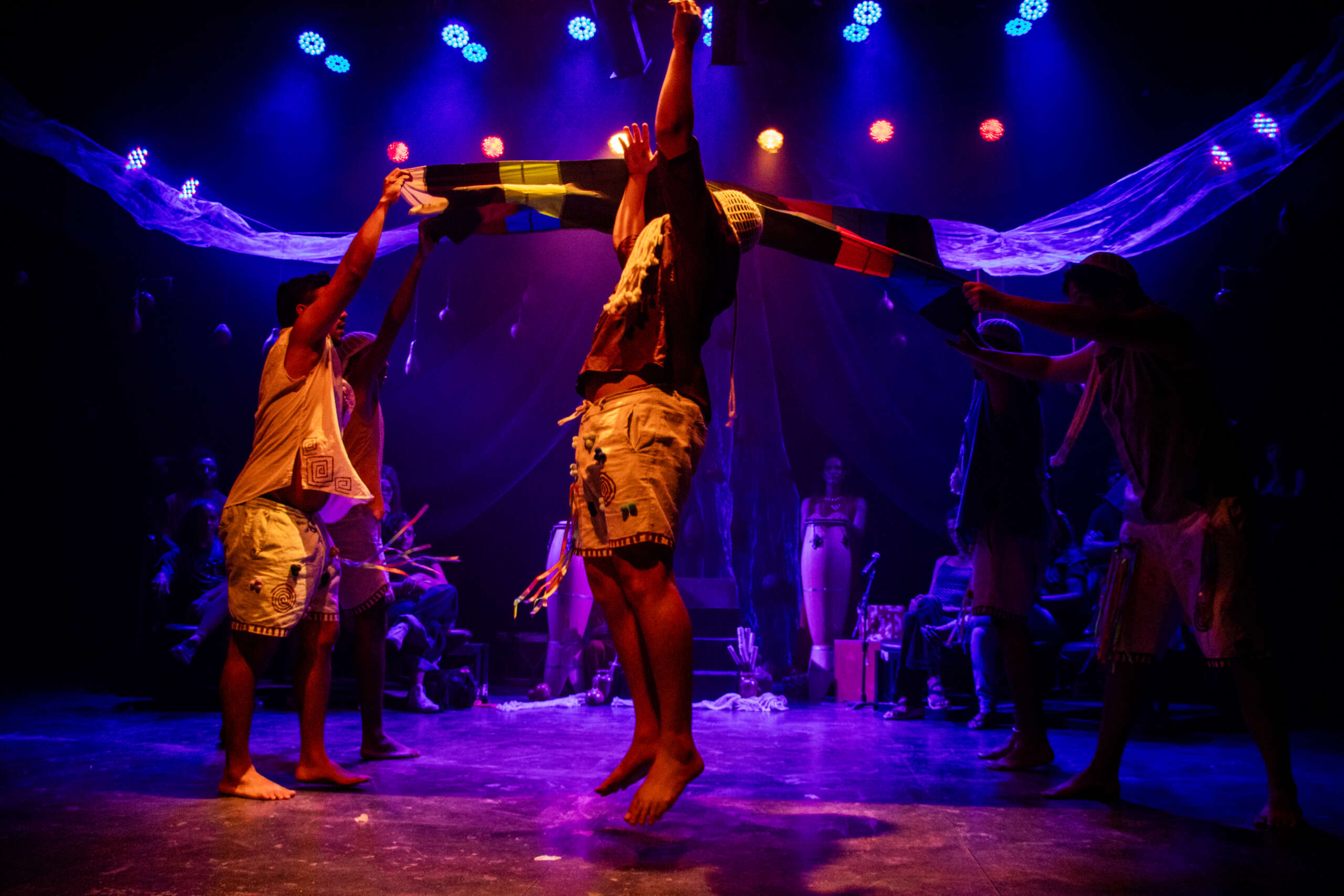 Teatro Carlos Câmara fortalece circulação artística e formação de plateia