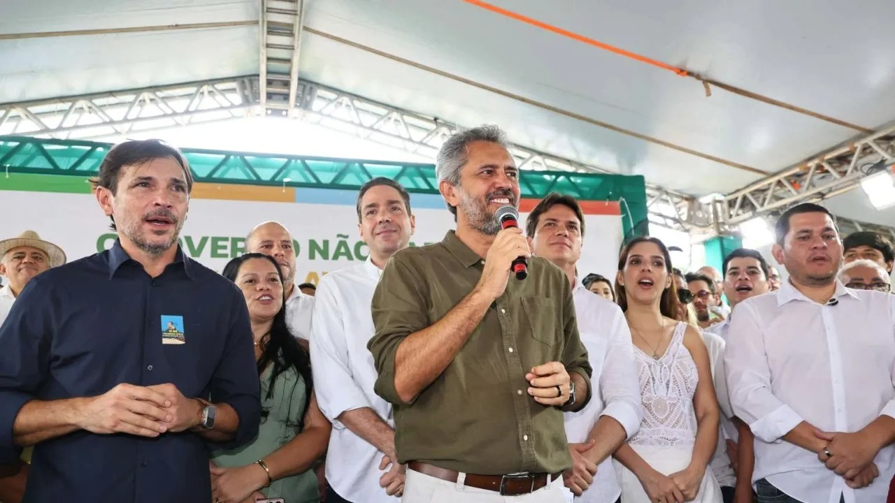 Elmano autoriza duplicação da CE-060 entre Baturité e Redenção; investimento é de R$ 175 milhões