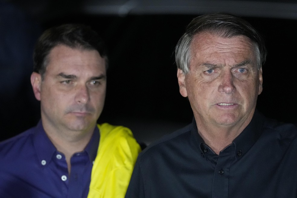 Lindbergh pede que Flávio e Bolsonaro sejam incluídos em inquérito de atuação de Eduardo nos EUA | Política