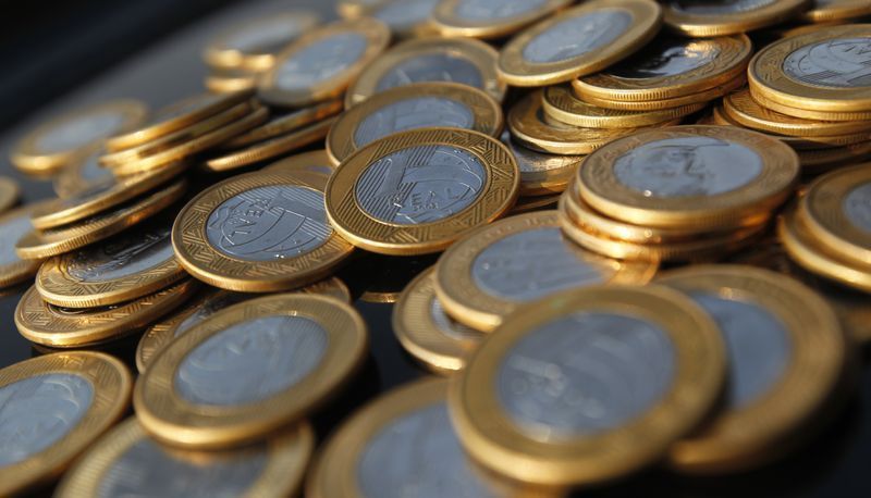 Juros futuros têm firme alta na sessão com pessimismo sobre fim da guerra