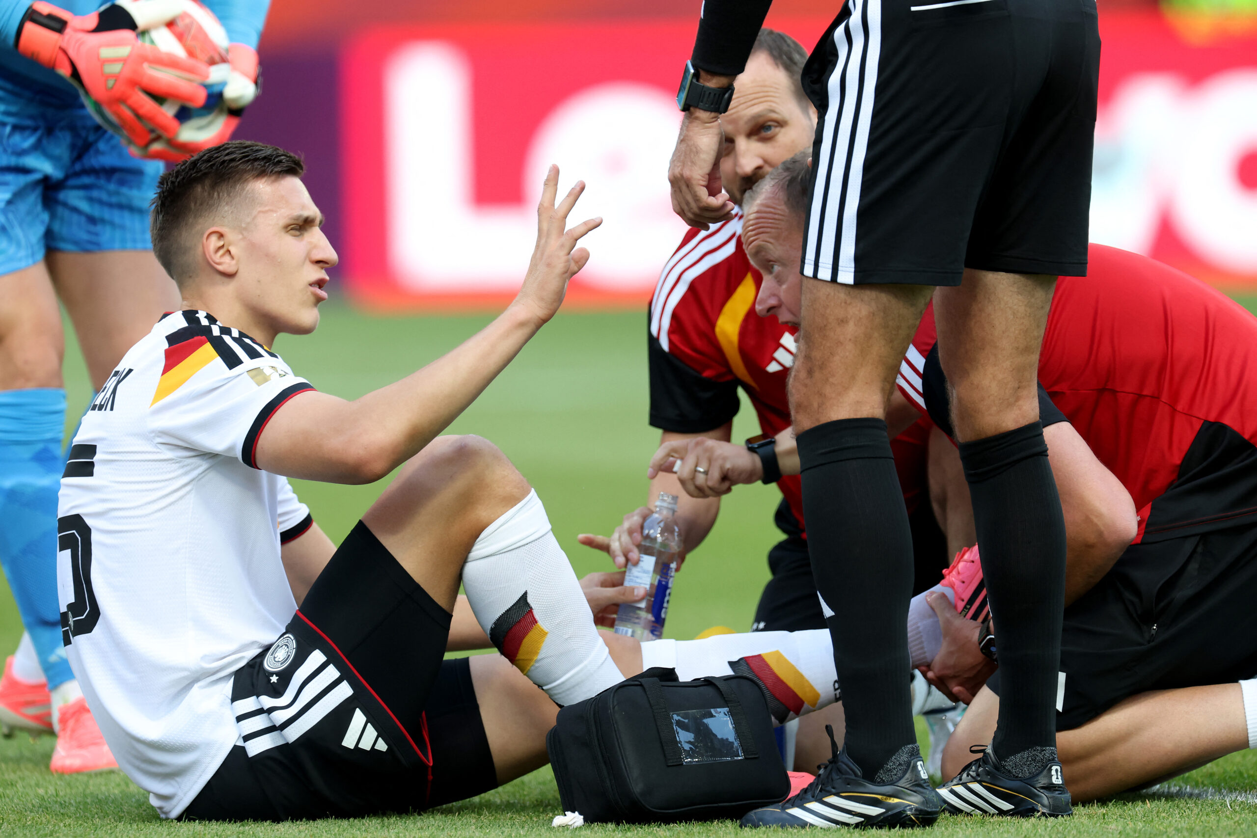 Zagueiro titular da Alemanha sofre lesão ligamentar e está fora da Copa do Mundo