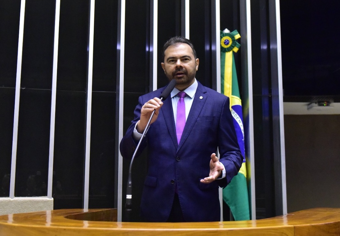 Senado aprova licença remunerada para pós-graduação de professores