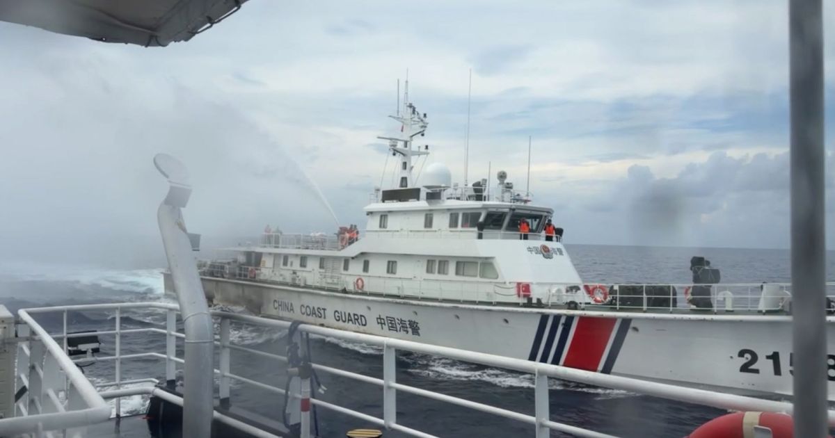 Navio chinês ataca embarcação das Filipinas com equipe da CNN a bordo