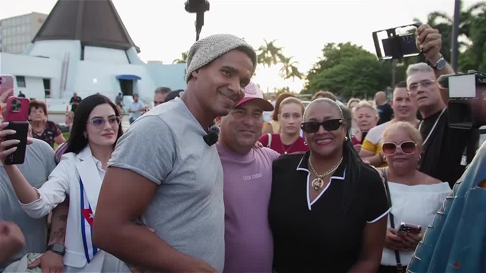 Artista ganhador do Grammy fala sobre exílio nos EUA e futuro de Cuba