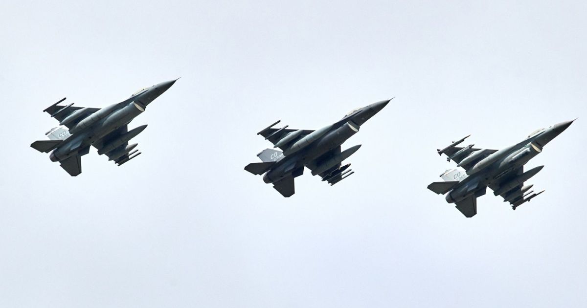 Sem sinal de trégua, Trump vai enviar mais jatos de guerra ao Oriente Médio