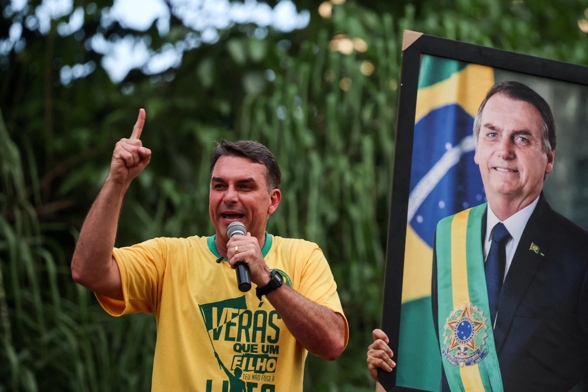 Flávio Bolsonaro confirma ida ao debate da Globo mesmo que Lula não compareça | Valor Econômico