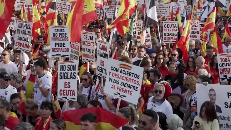 Milhares de pessoas protestam em Ceuta por crime migratória