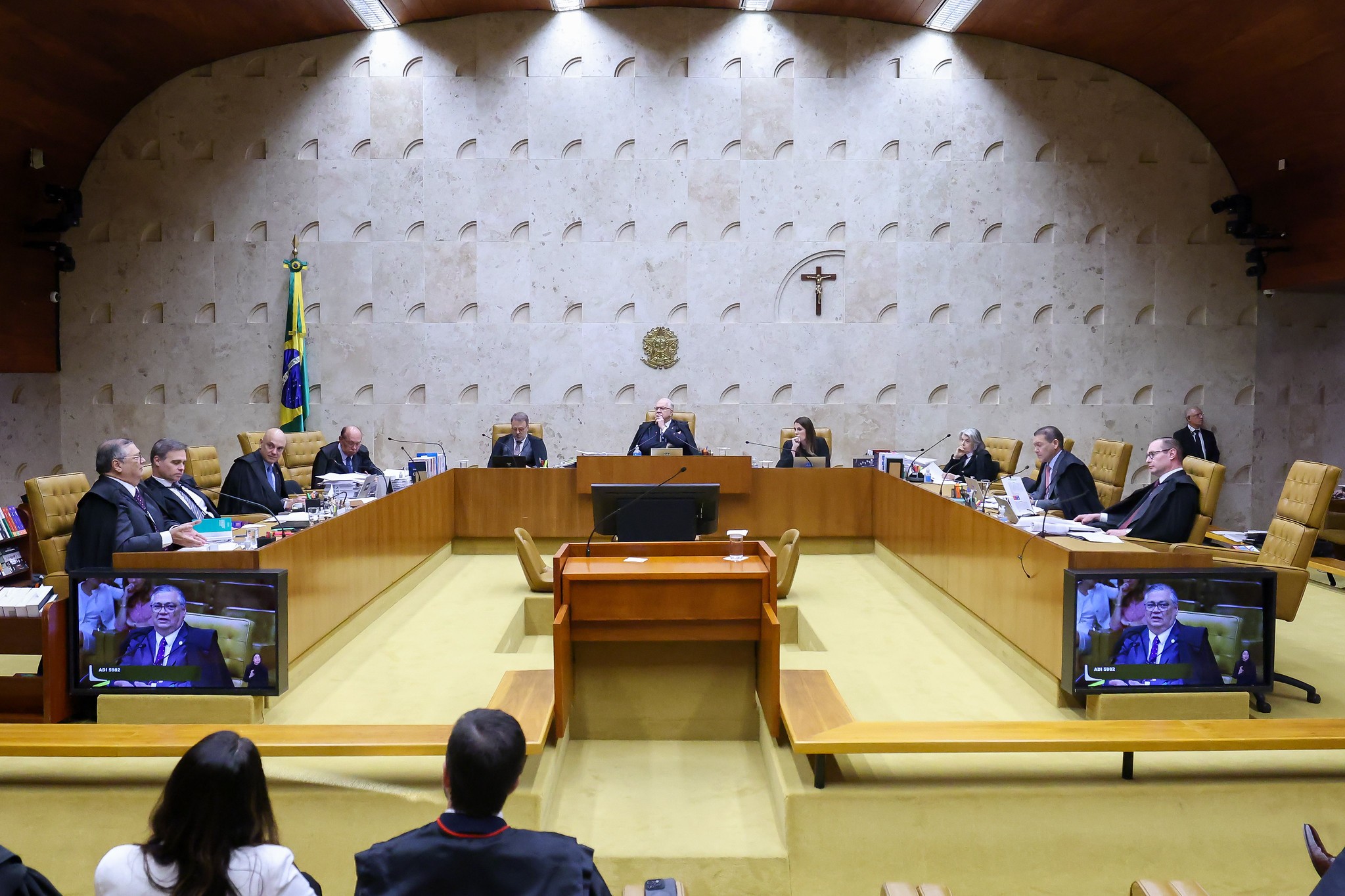 Para ala no STF, revelações sobre Moraes e Vorcaro abrem crise sem precedentes na Corte