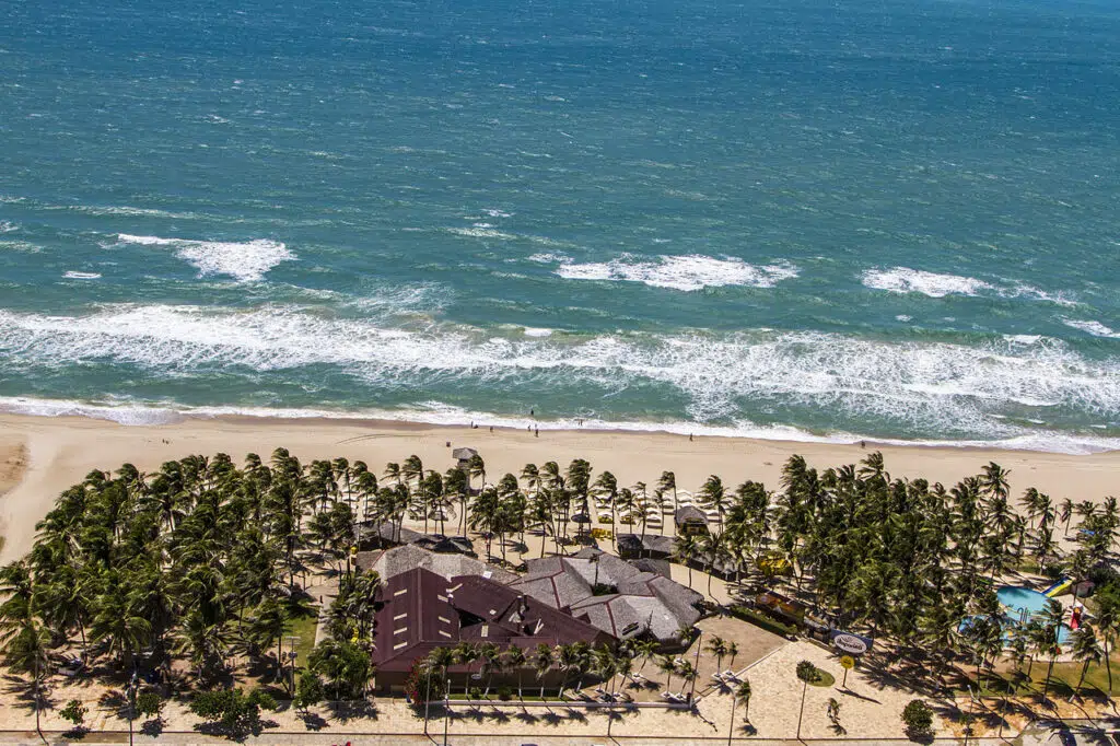 Fortaleza tem 20 praias próprias para banho neste fim de semana