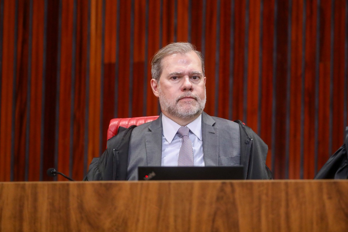 Sala de totalização de votos do TSE tem 120 funcionários; primeiros resultados vêm da Austrália | Valor Econômico
