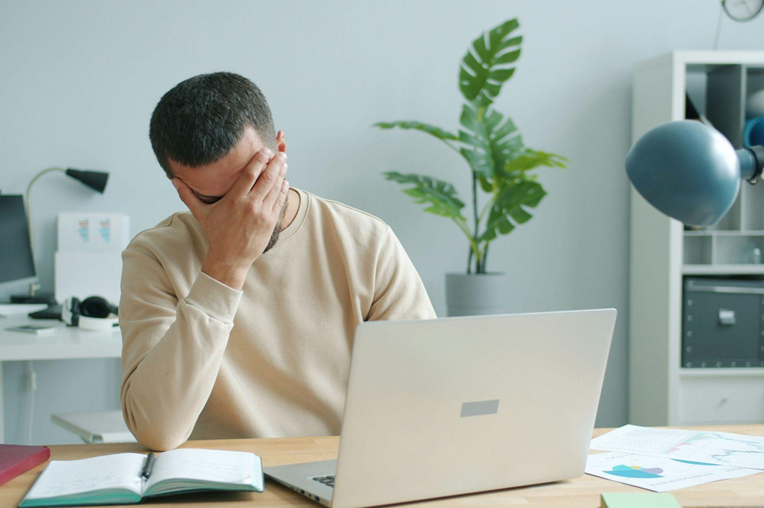 Cansaço ou burnout? Como identificar quando o trabalho começa a afetar a saúde emocional