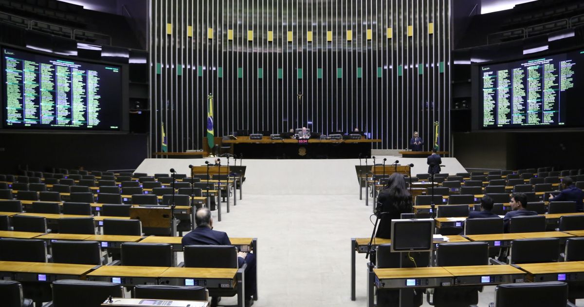 Eleições 2026: Quem são os deputados mais votados que ficaram sem vaga